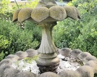 Impressive and beautiful fountain, bring muscle to take this baby home
