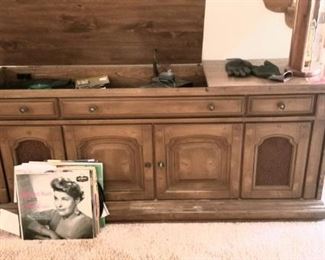 Lots of vinyl and the entertainment center to use them. Unit needs cleaning