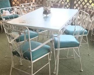 Vibrant retro outdoor set