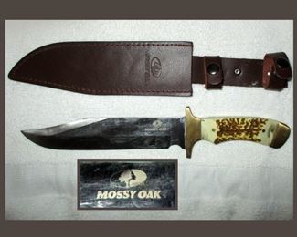 Mossy Oak Bowie Knife and Sheath in Excellent Condition