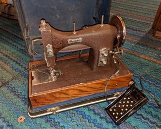 Domestic antique sewing machine, seems to work