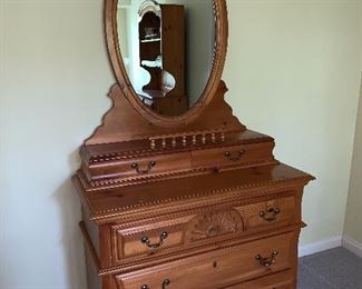 Beautiful rich wood, dresser w/mirror