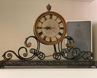 Mantel clock