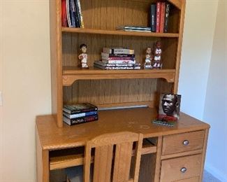 Bookshelf and desk w/chair