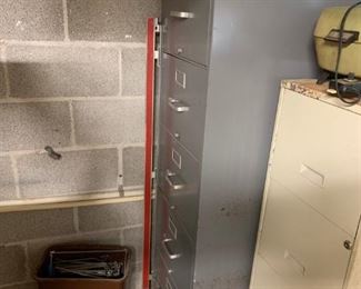 #46		5 drawer file cabinet w lock bar front 	 $45.00 
