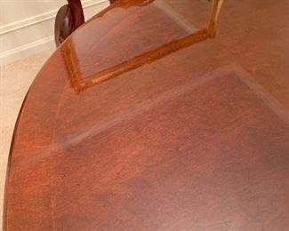 #4 Universal furniture dining table w 6 chairs and 2 leaves 64-92x42x29 $275.00
