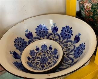Vintage Enamelware bowl set