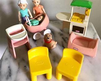 Little Tikes doll house accessories 
