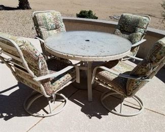 Outdoor Patio Table and Chairs