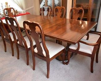 DINING TABLE W/2 LEAFS & 8 CHAIRS