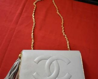 FAUX CHANEL