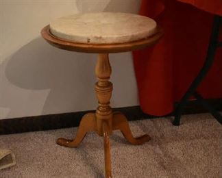ACCENT TABLE