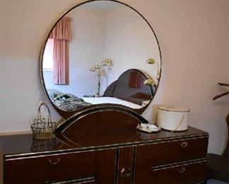 DRESSER