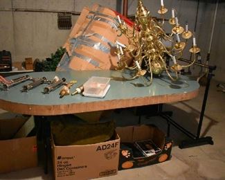 TABLE, CHANDELIER