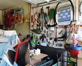 GARAGE: TOOLS, BEACH CHAIRS, GARDEN ITEMS AND MORE