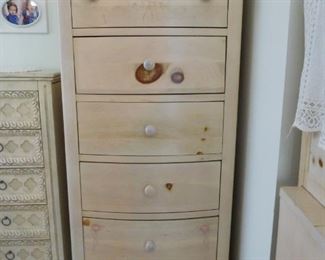 Stanley Lingerie Chest