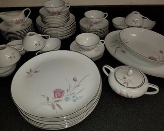 Fashion Manor New Rose China (Japan)