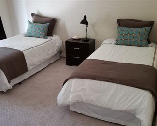 Pair of twin bed with nightstand