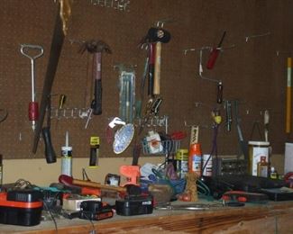 EB SALE 021 assorted garage tools
