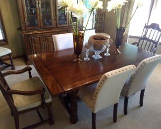 Amazing Walnut Dining Table w 8 Chairs & 2 Leaves