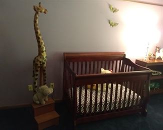 Baby Crib Tall Giraffe Statue