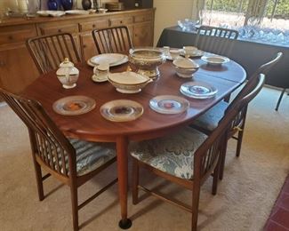 Mid-Century Modern Dining Set (2 leaves)