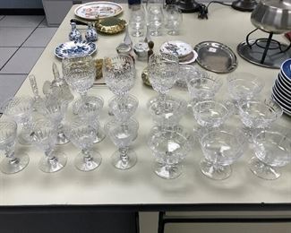 Nice selection of crystal/glassware.