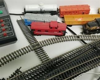 HO Scale tracks, trains & power https://ctbids.com/#!/description/share/194168