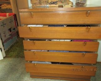 $50.00 VINTAGE DRESSER ASKING $50.00