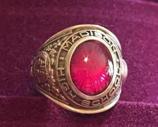10 K Gold Madison High School Class Ring