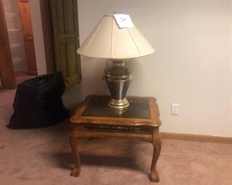 There are 2 end table and 2 lamp,