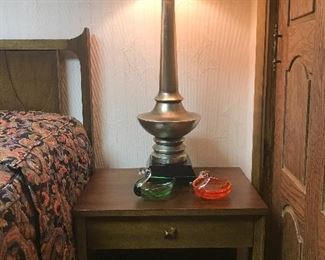 Broyhill Brasilia night stand, side table with mid century modern lamp.