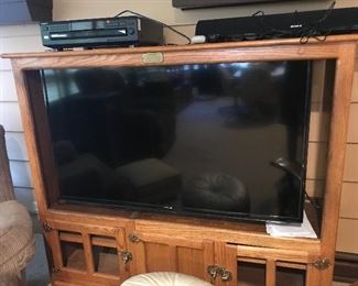 Flat screen tv. Oak tv hutch
