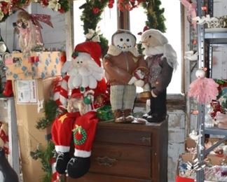 Christmas Stuffed Dolls, Dresser White Tree