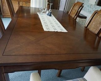 dinning table, 2leaves,pads, 6 ckairs