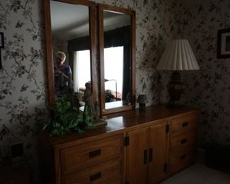 dresser/ w mirrors