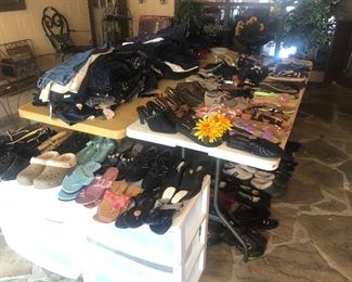 Size 6 women’s shoes galore!