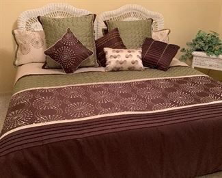 These are 2 twins put together with king bedding.  These beds can be separated.  (King bedding sold separately)