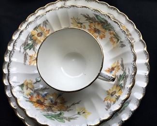 Closeup of Daisy pattern USA Limoges china