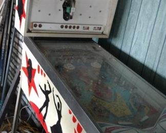 Vintage pinball game   NEEDS TLC