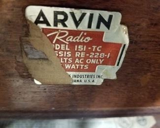 Antique wood & bakelite Arvin radio phonograph model 151-TC (no cord)
