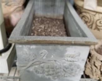 Heavy resin rectangular planter