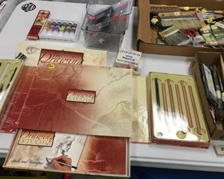 Art materials, large selection