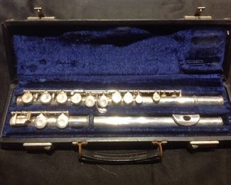 Family Room: This is a closer photo of the vintage ARMSTRONG "Cadet" flute in its original hard case.