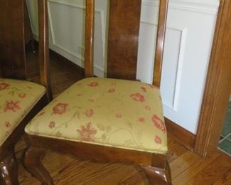 Connoisseur Dining Table & * Chairs
Drexel Heritage
