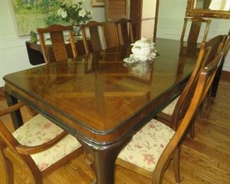 Connoisseur Dining Table & 8  Chairs
Drexel Heritage
