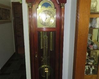Ridgeway Traditional Grandfather Clock
Pierced Moon Dial and Beveled Glass Door
Chippendale Style Cherry Wood
Pierced Moon Dial and Beveled Glass Door
