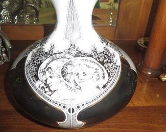 Vintage Hallohazy Porcelain Vase
Designed by Laszlo Jurcsak
