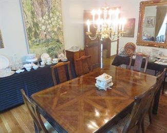Connoisseur Dining Table & 8  Chairs
Drexel Heritage