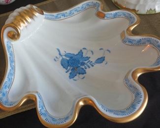 Herend  Large  Blue Chinese Bouquet Shell Bow